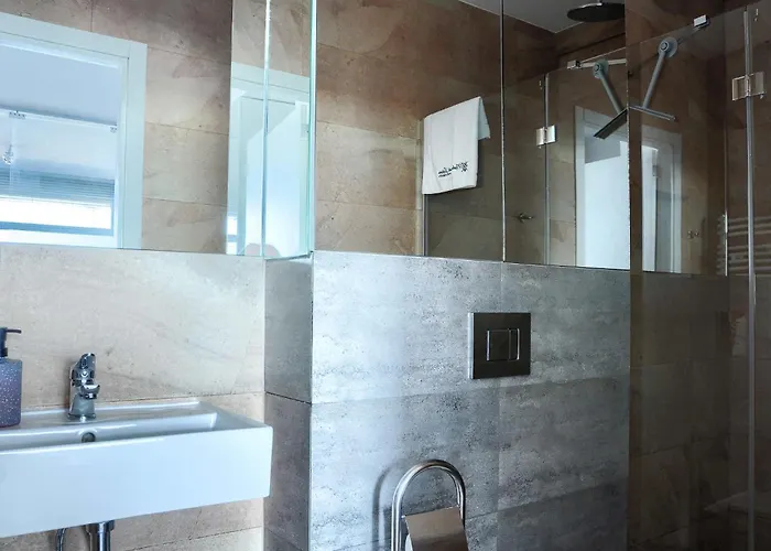 Przy Promenadzie Klif Z Bezposrednim Widokiem Na Morze Ustronie Morskie